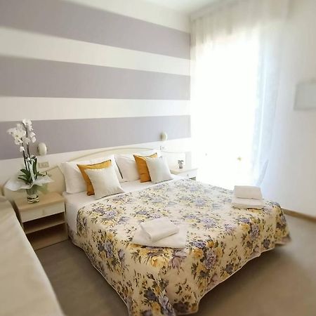 Hotel Cristoforo Colombo Cesenatico Esterno foto