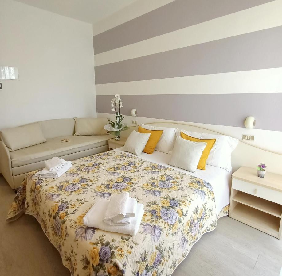 Hotel Cristoforo Colombo Cesenatico Esterno foto