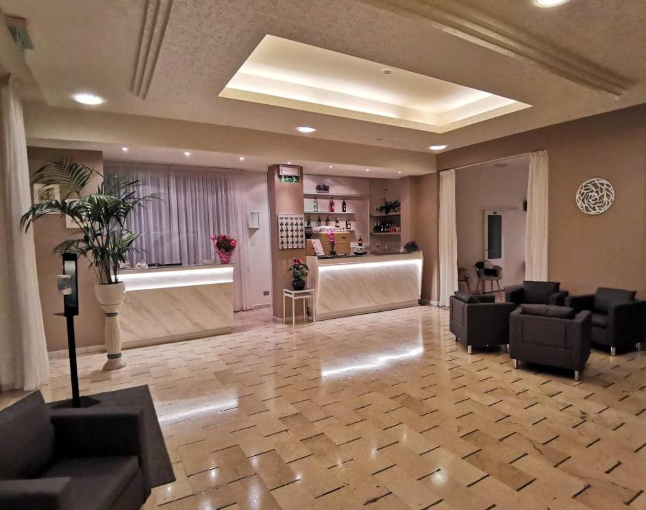 Hotel Cristoforo Colombo Cesenatico Esterno foto
