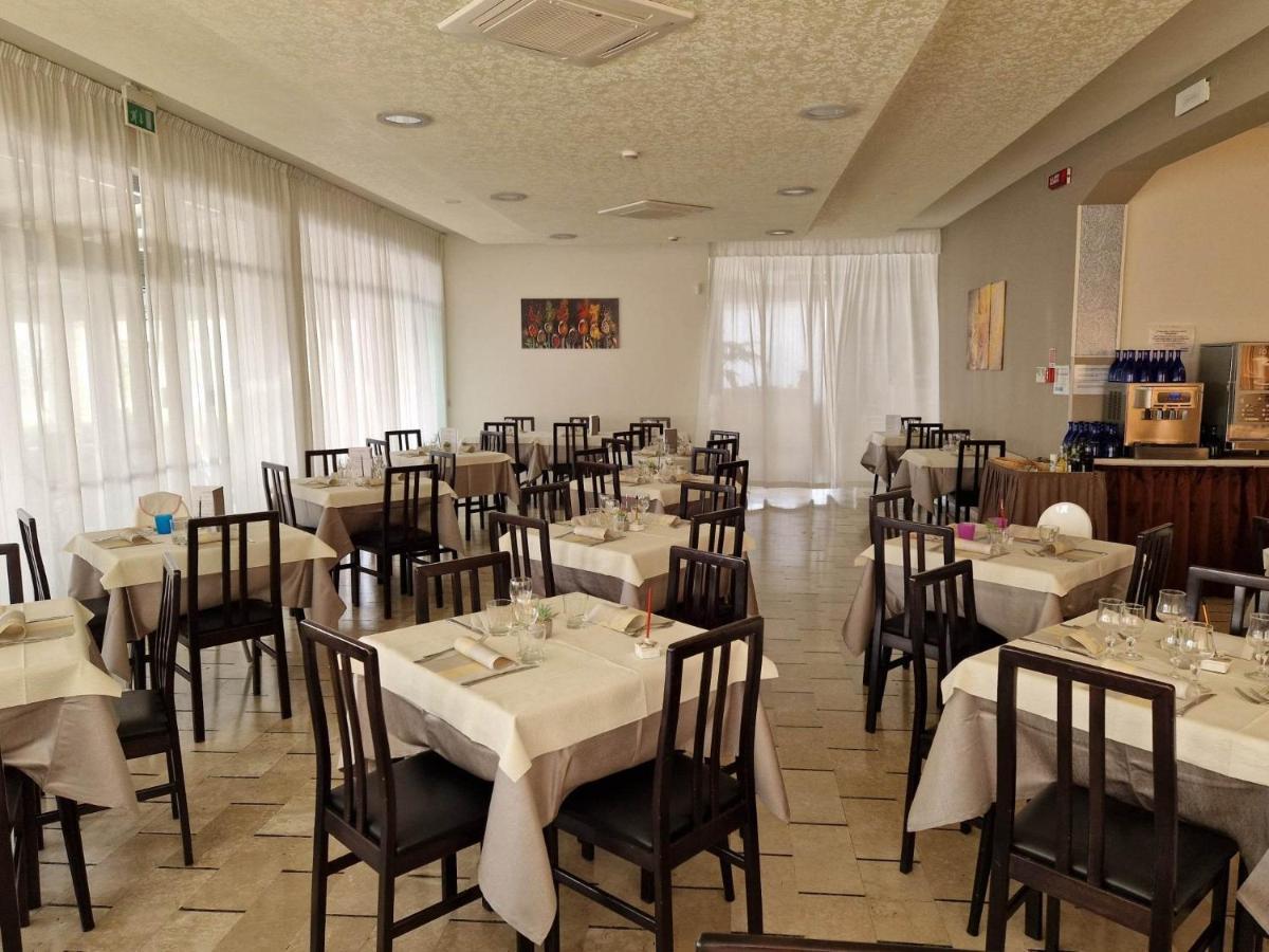 Hotel Cristoforo Colombo Cesenatico Esterno foto